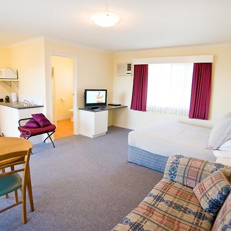 Redwood Manor Motel Apartments Warrnambool Exteriör bild