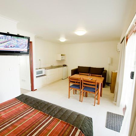 Redwood Manor Motel Apartments Warrnambool Exteriör bild