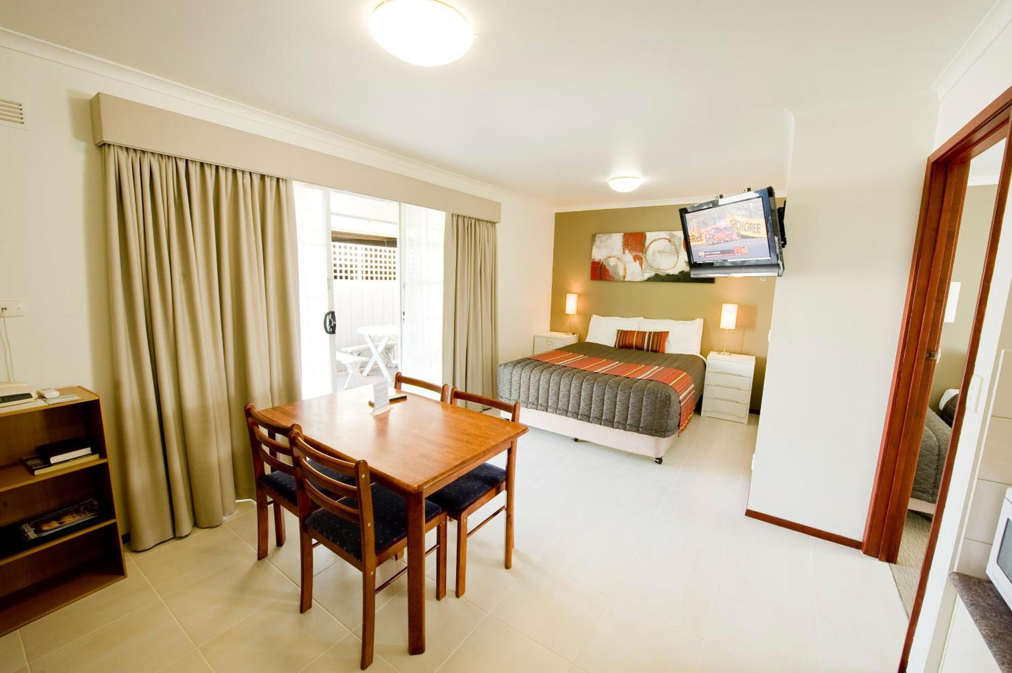Redwood Manor Motel Apartments Warrnambool Exteriör bild