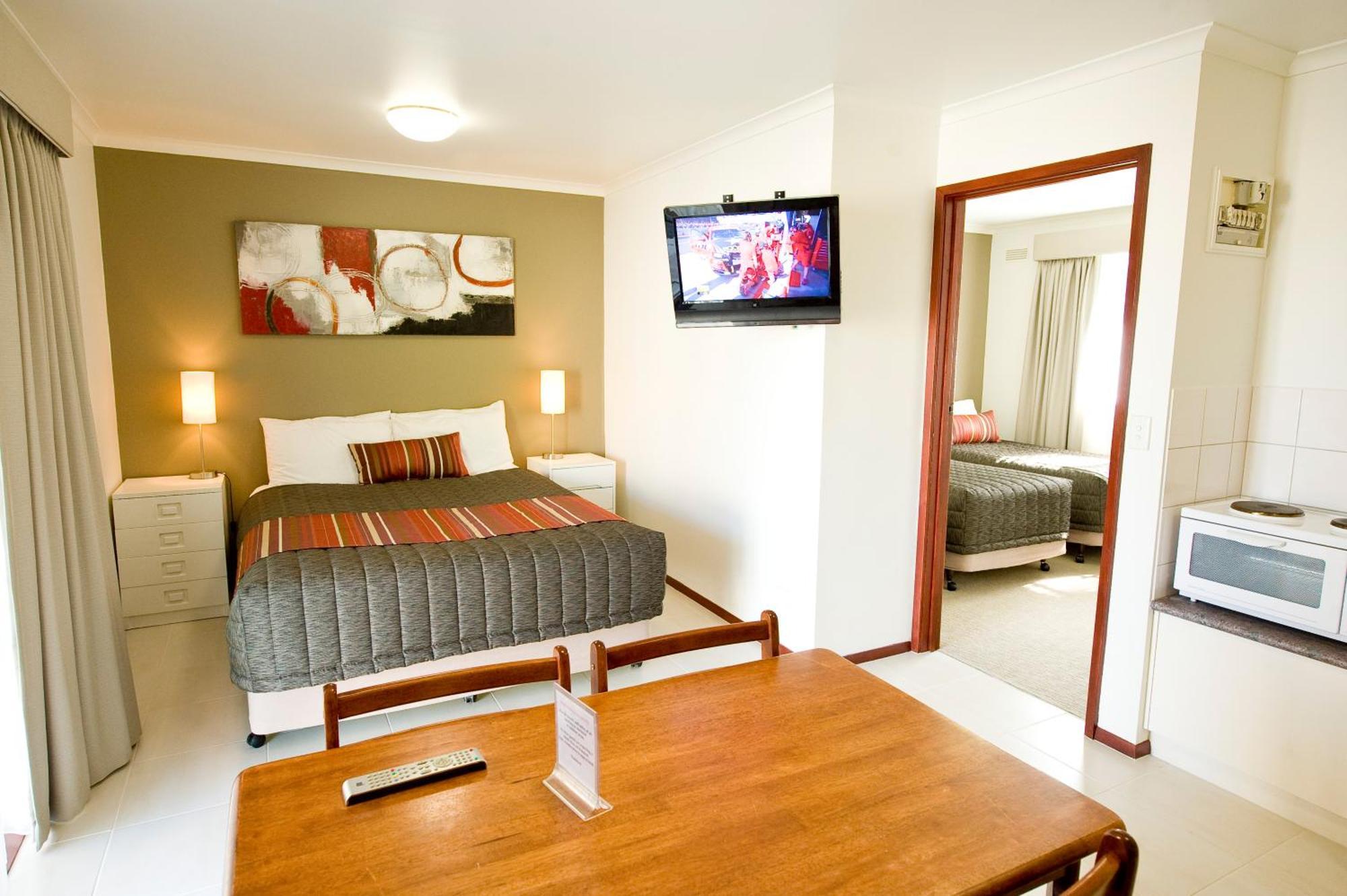 Redwood Manor Motel Apartments Warrnambool Exteriör bild